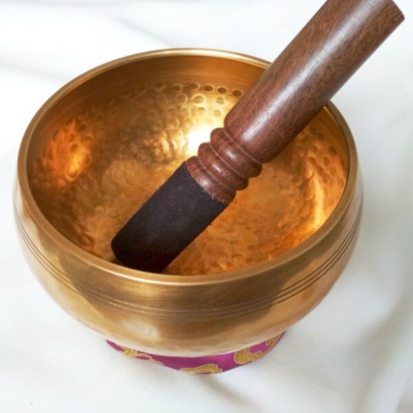 Tibetan singing bowl Jambati with a diameter of 15 cm.