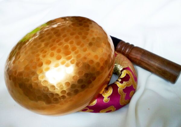 Tibetan singing bowl Jambati with a diameter of 15 cm.