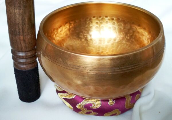 Tibetan singing bowl Jambati with a diameter of 15 cm.