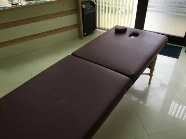Pat de masaj ieftin din două secțiuni - model de canapea de masaj cu buget redus