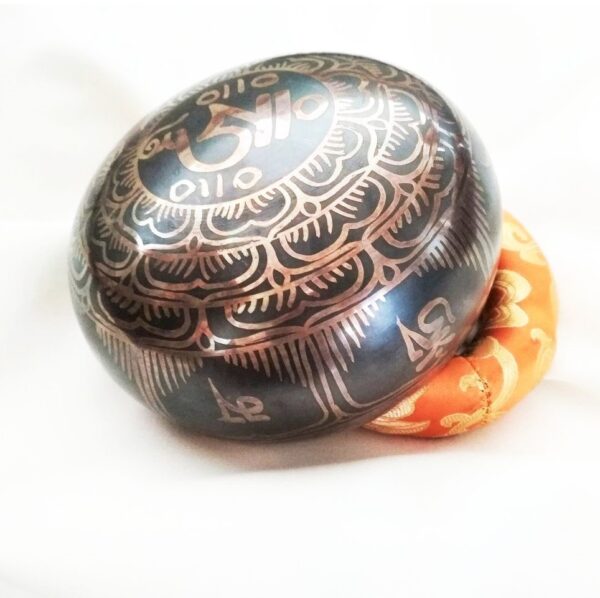 Antique Tibetan singing bowl Series H 13 cm