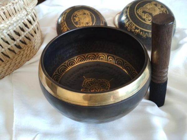 Antique Tibetan singing bowl Series M 15 cm